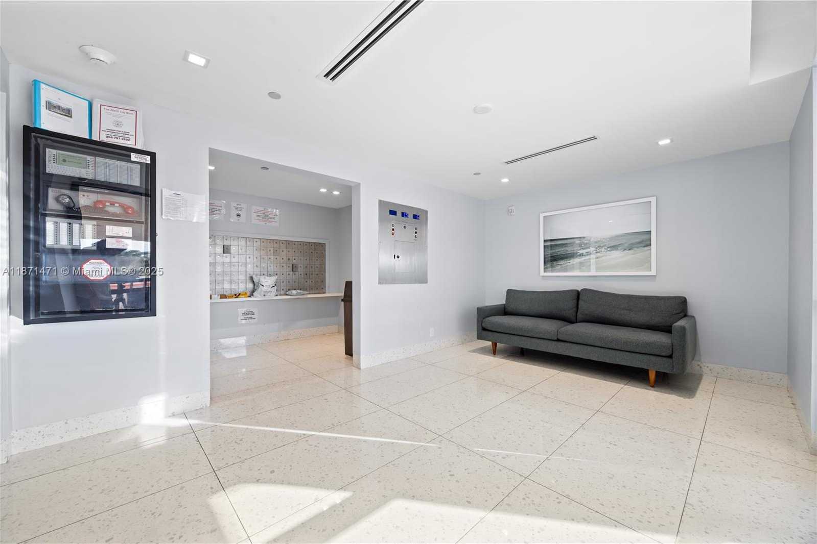 Small Image of 20335 E Country Club Dr, Aventura, FL 33180, USA Number 21