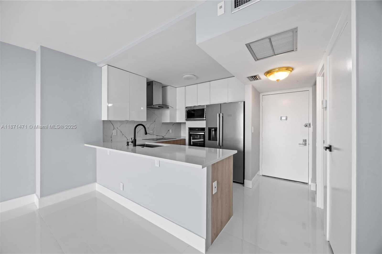 Small Image of 20335 E Country Club Dr, Aventura, FL 33180, USA Number 3