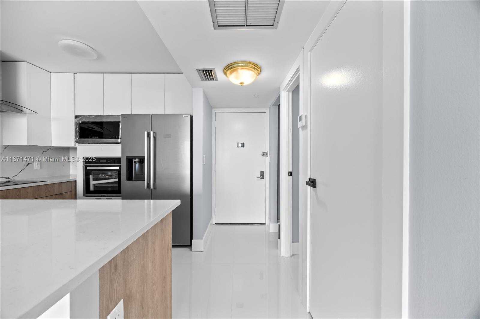Small Image of 20335 E Country Club Dr, Aventura, FL 33180, USA Number 4