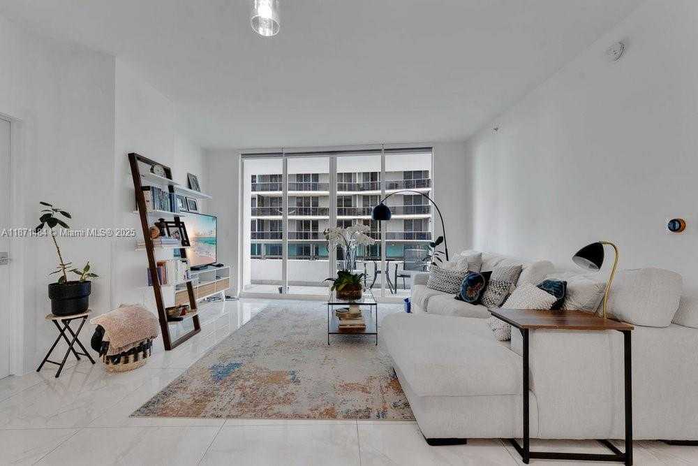 Small Image of 1800 NORTH BAYSHORE DR #614, Miami Number 11