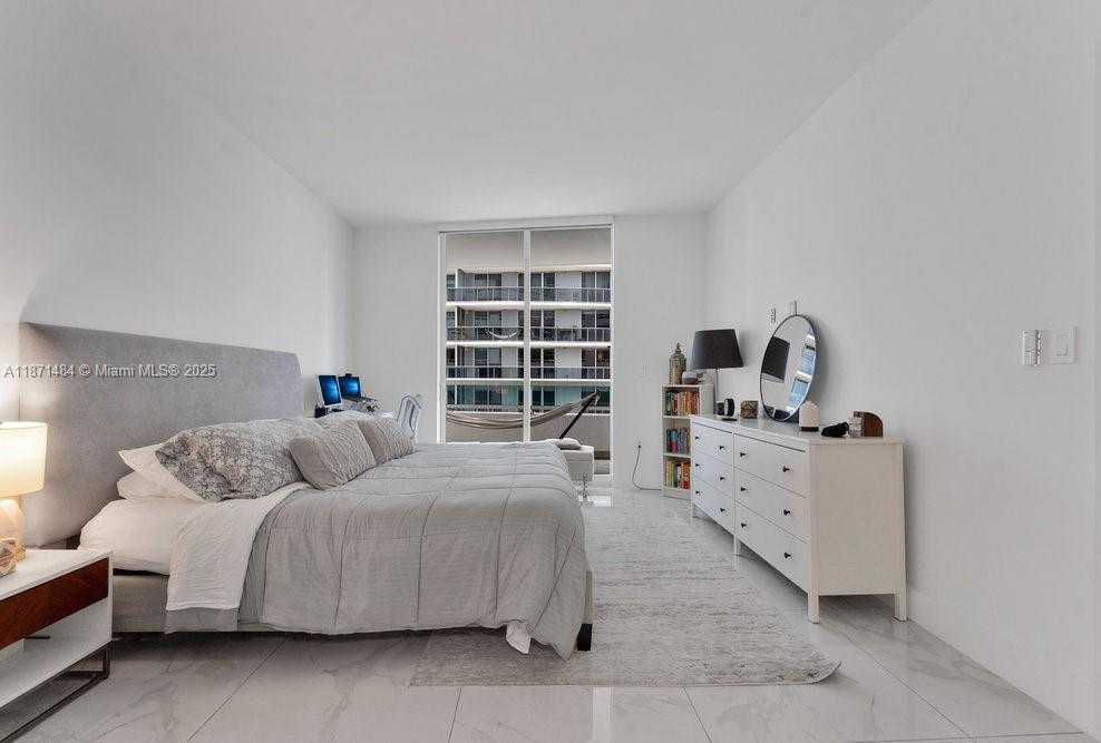 Small Image of 1800 NORTH BAYSHORE DR #614, Miami Number 12