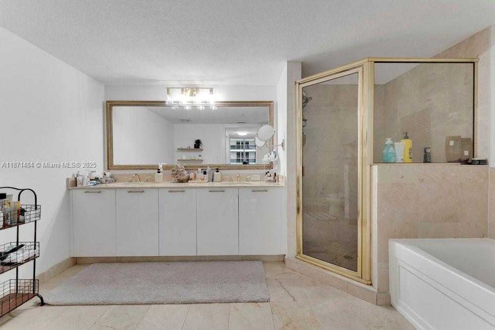 Small Image of 1800 NORTH BAYSHORE DR #614, Miami Number 17