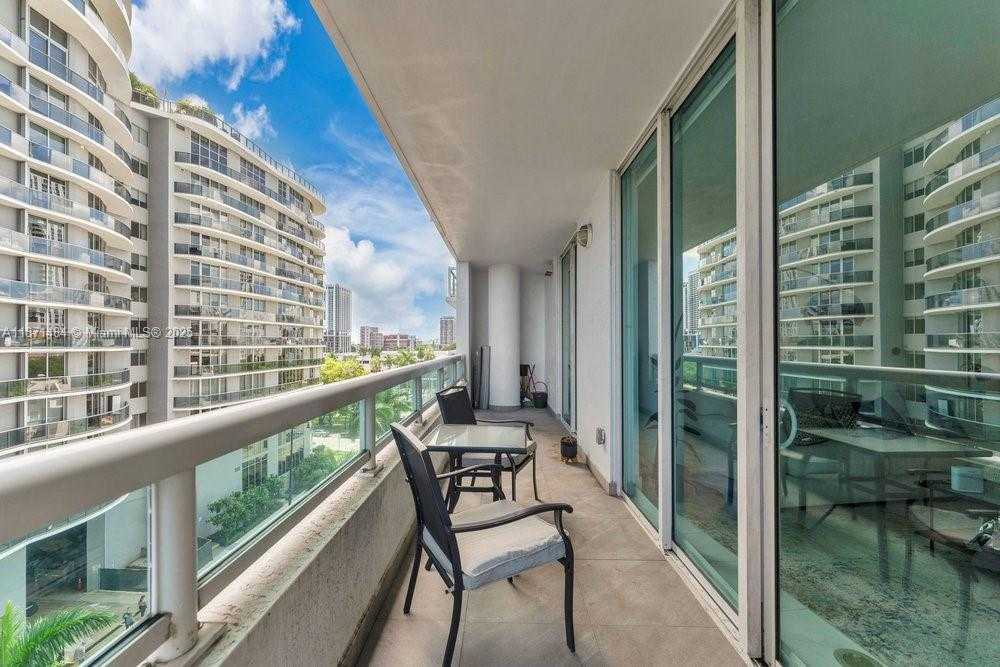 Small Image of 1800 NORTH BAYSHORE DR #614, Miami Number 19