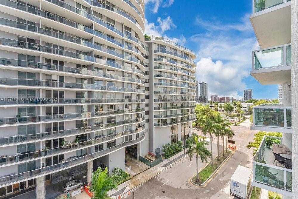 Small Image of 1800 NORTH BAYSHORE DR #614, Miami Number 22