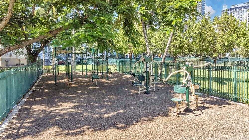 Small Image of 1800 NORTH BAYSHORE DR #614, Miami Number 25
