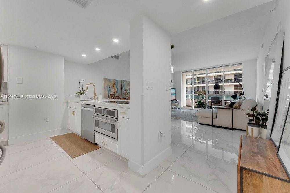 Small Image of 1800 NORTH BAYSHORE DR #614, Miami Number 8