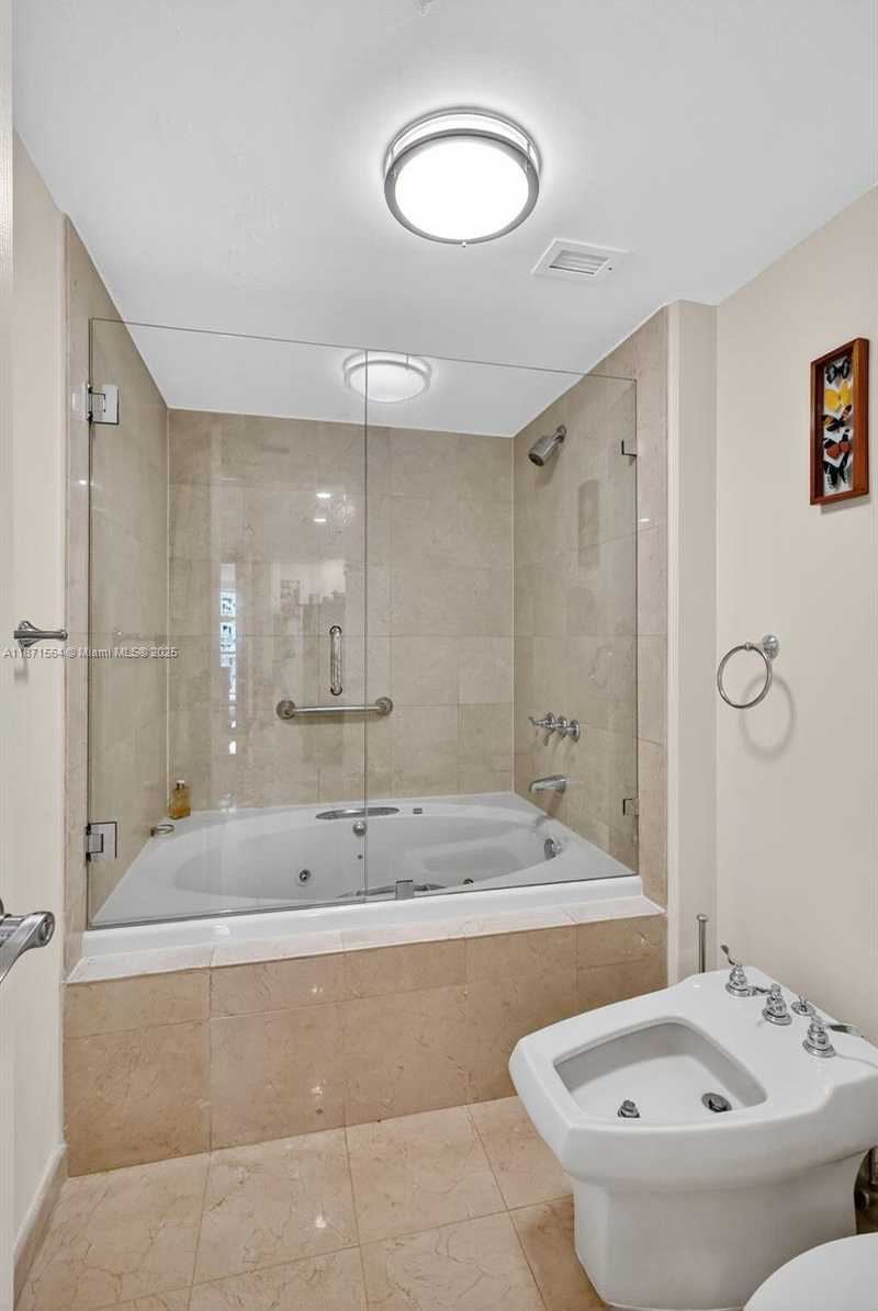 Small Image of 5757 COLLINS AVE #801, Miami Beach Number 16