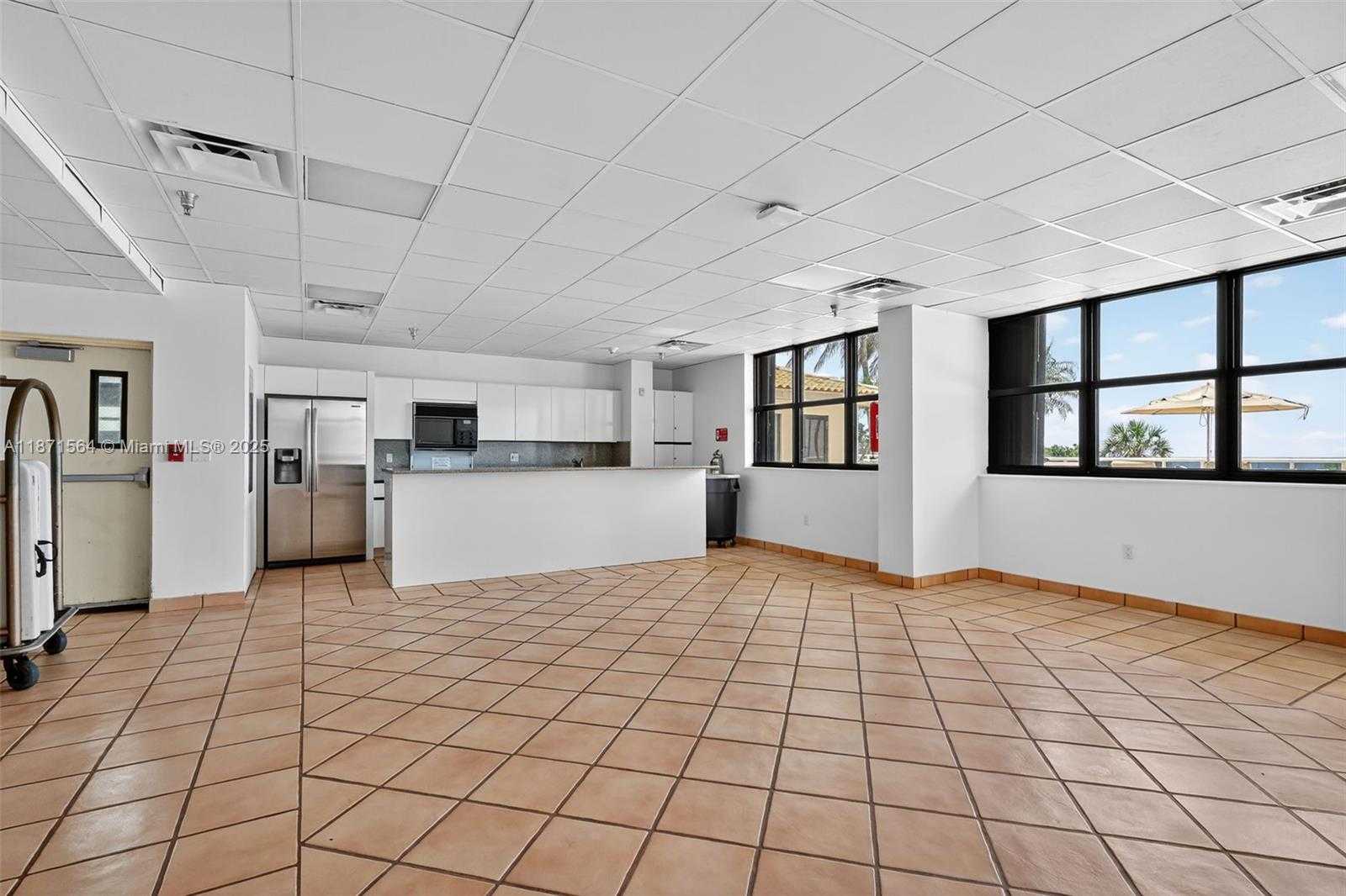 Small Image of 5757 COLLINS AVE #801, Miami Beach Number 36