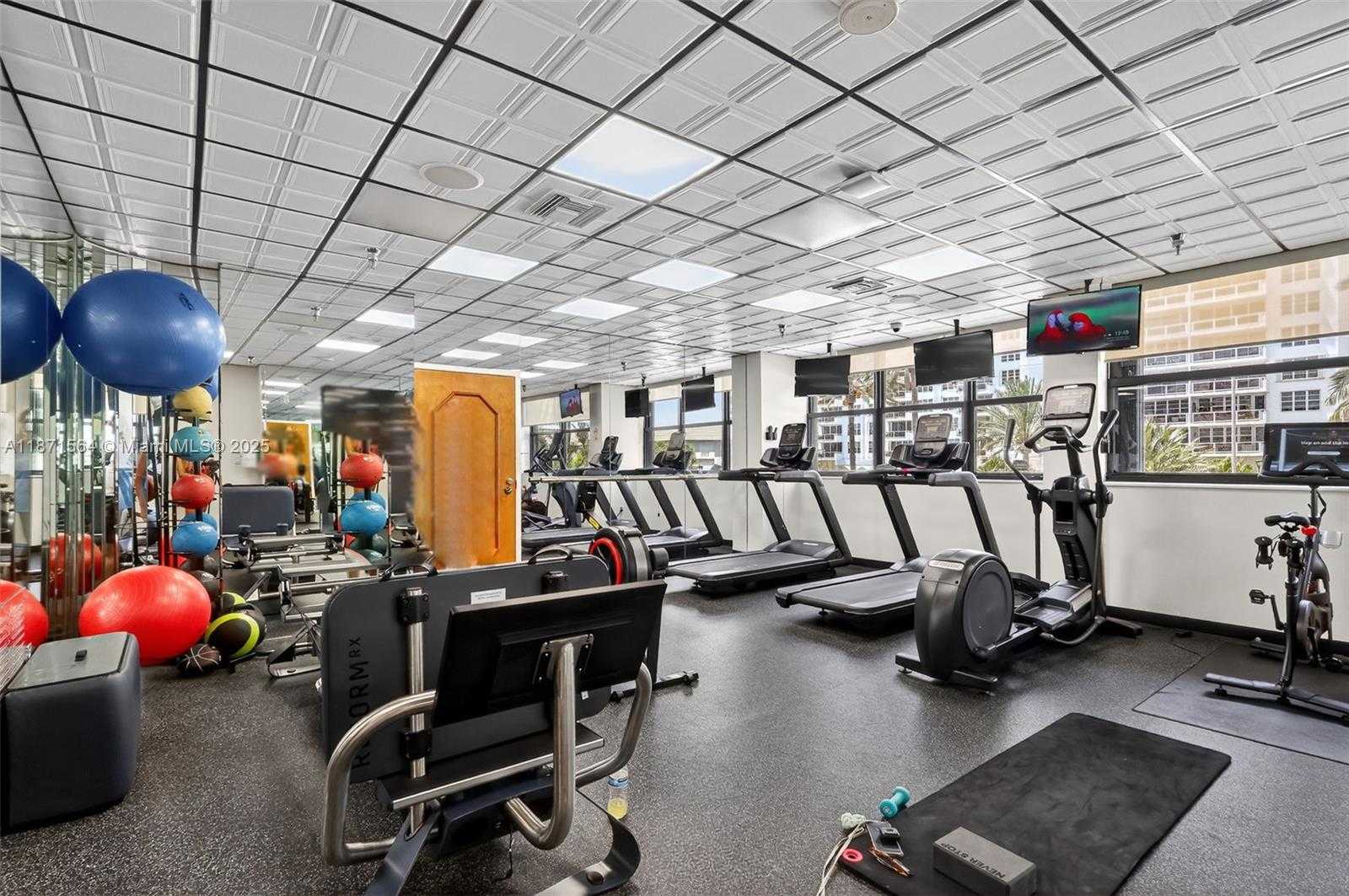 Small Image of 5757 COLLINS AVE #801, Miami Beach Number 37