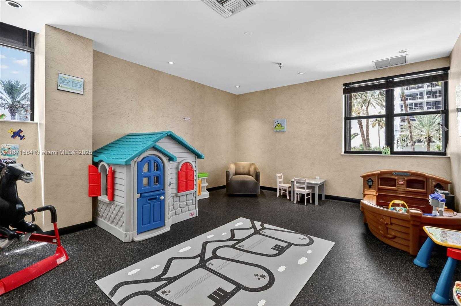 Small Image of 5757 COLLINS AVE #801, Miami Beach Number 40