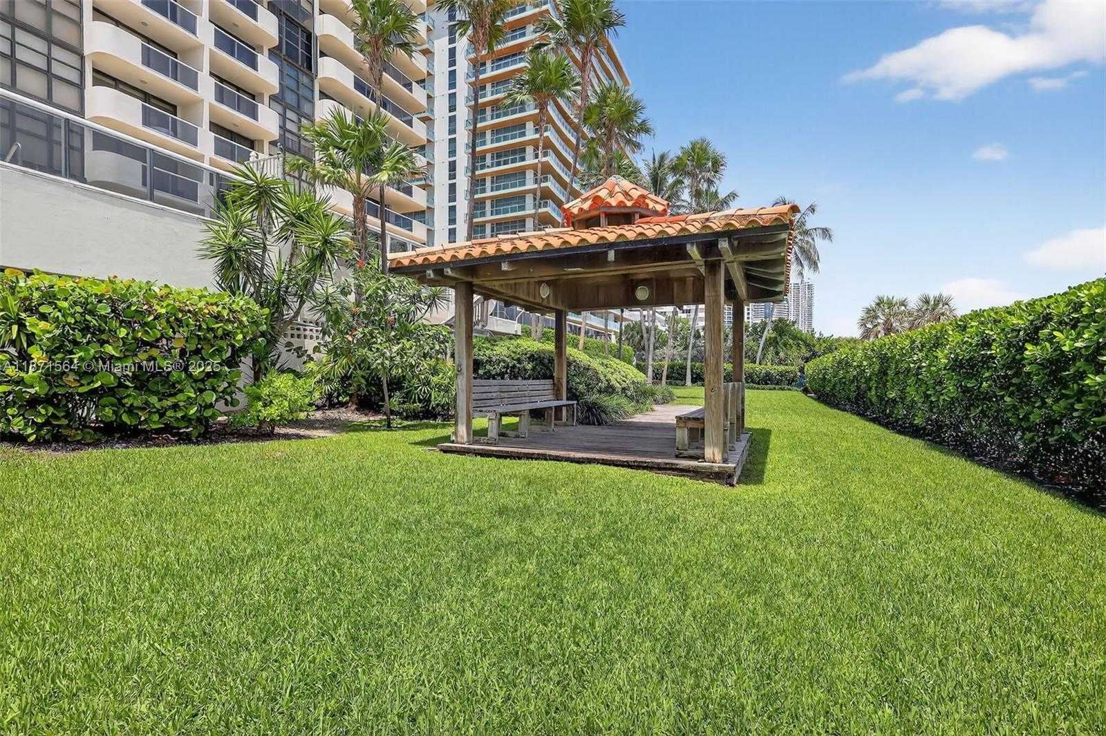 Small Image of 5757 COLLINS AVE #801, Miami Beach Number 44