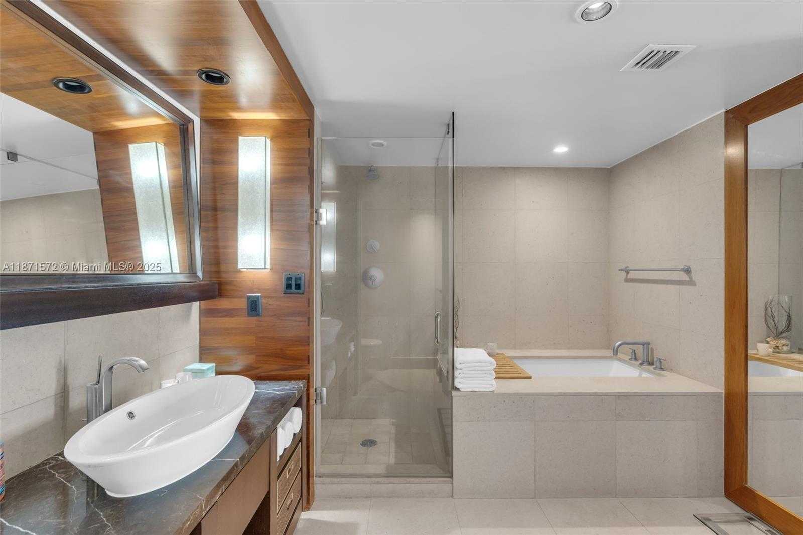 Small Image of 6801 COLLINS AVE #706 (Door 720), Miami Beach Number 13