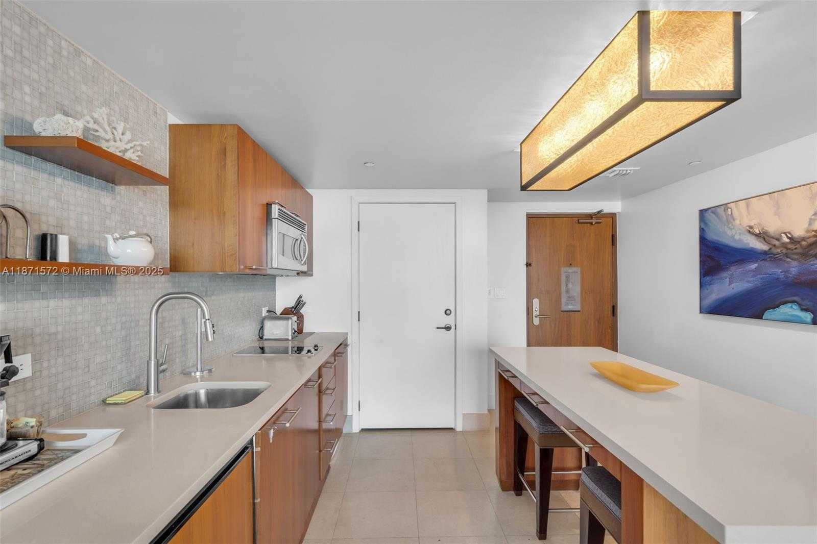 Small Image of 6801 COLLINS AVE #706 (Door 720), Miami Beach Number 4