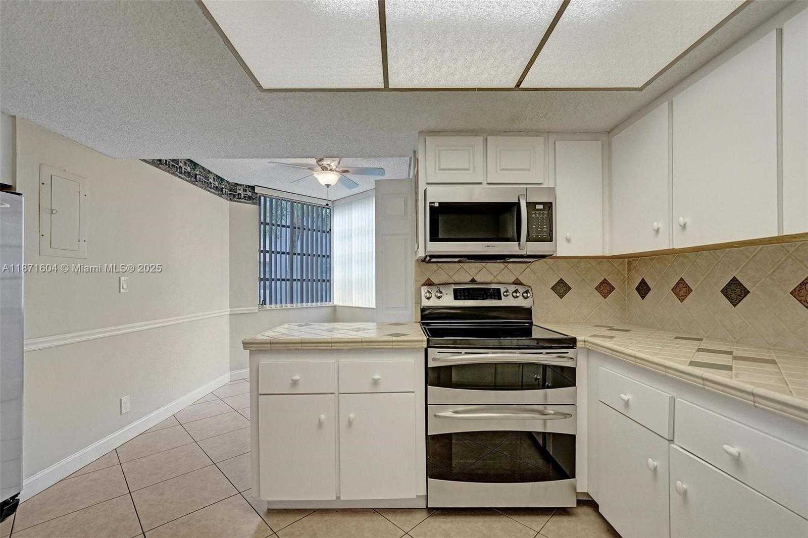 Small Image of 1900 SABAL PALM DR #201, Davie Number 16