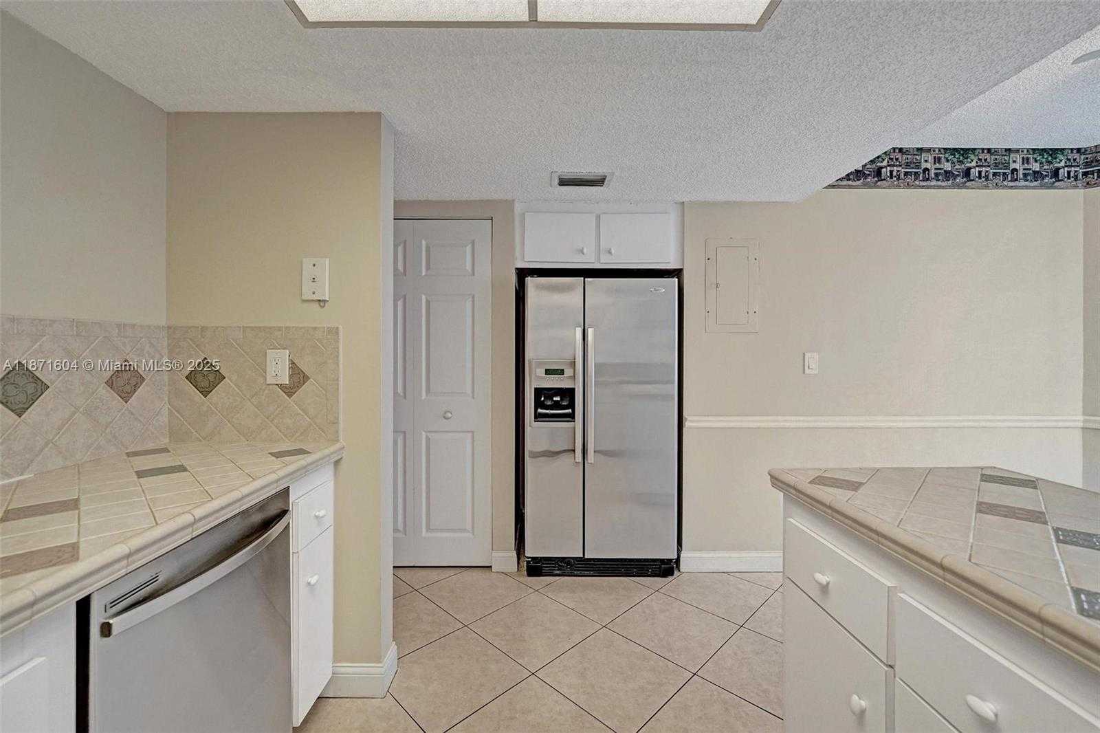 Small Image of 1900 SABAL PALM DR #201, Davie Number 19