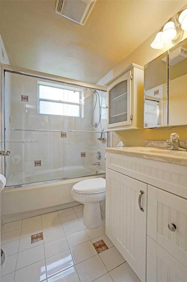 Small Image of 1900 SABAL PALM DR #201, Davie Number 30