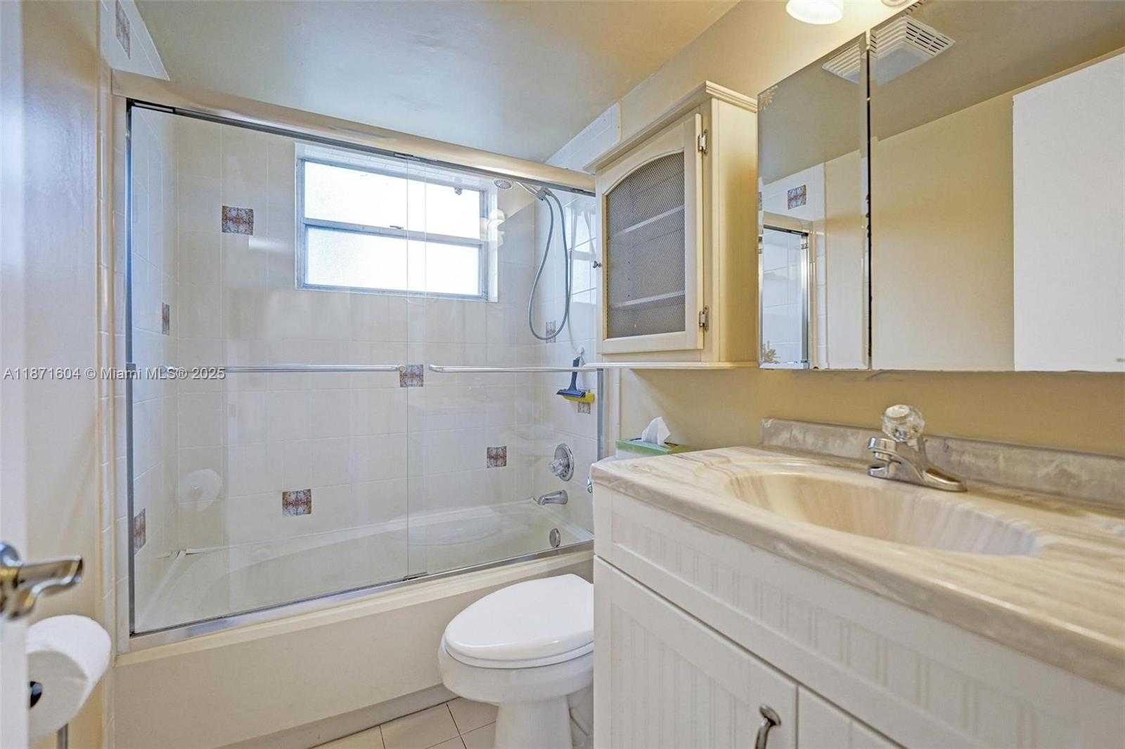 Small Image of 1900 SABAL PALM DR #201, Davie Number 31