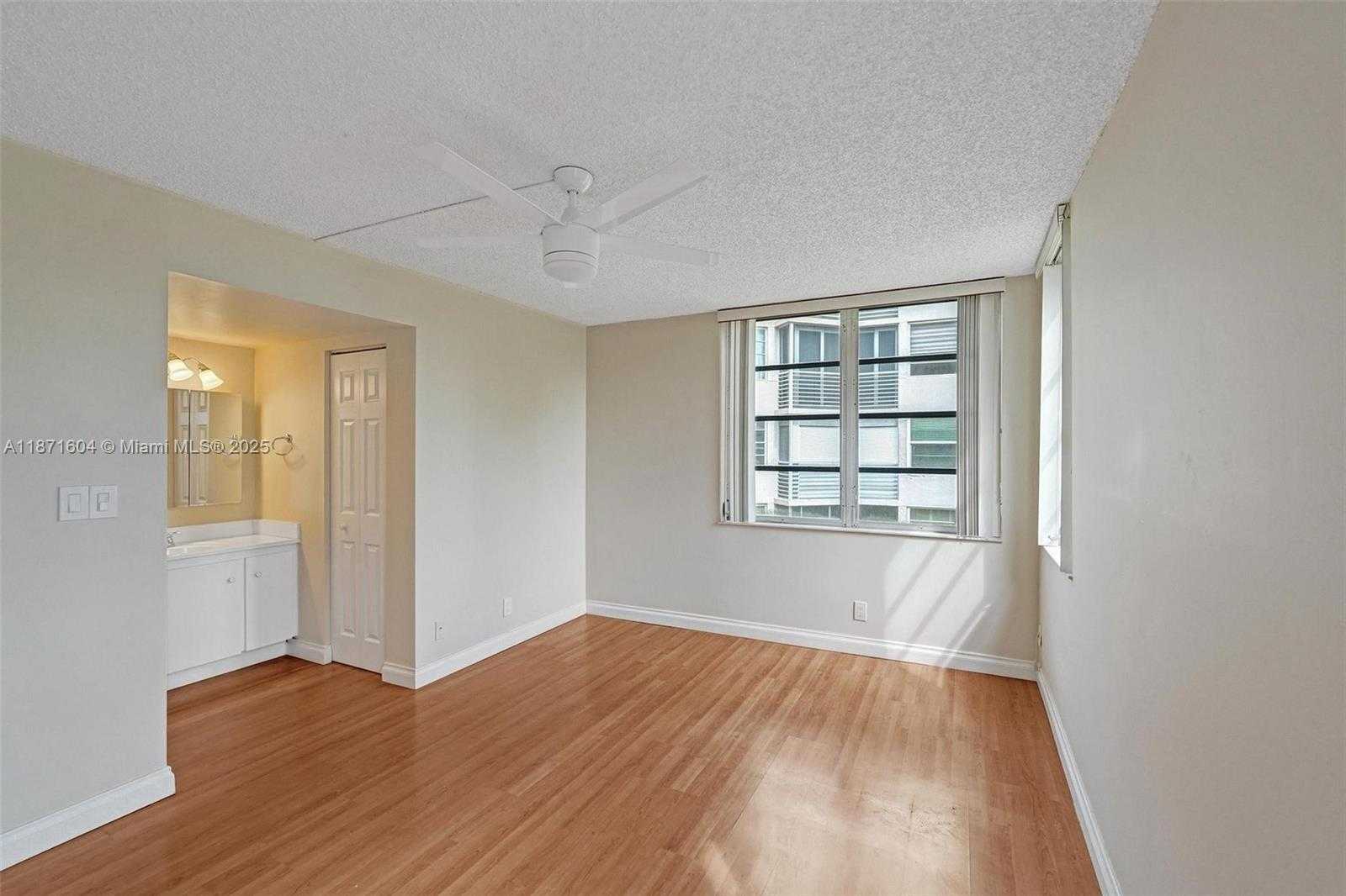 Small Image of 1900 SABAL PALM DR #201, Davie Number 33