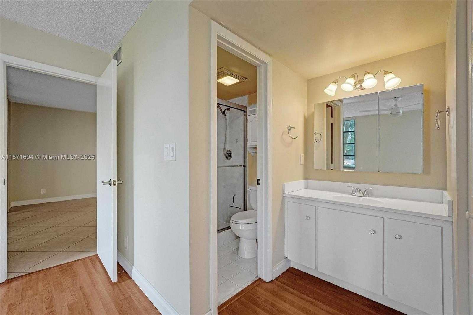 Small Image of 1900 SABAL PALM DR #201, Davie Number 37