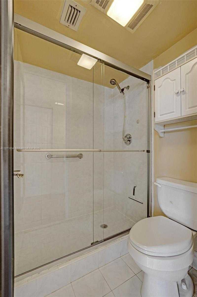 Small Image of 1900 SABAL PALM DR #201, Davie Number 39