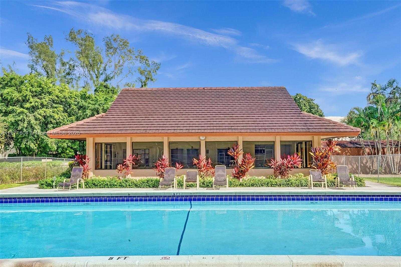 Small Image of 1900 SABAL PALM DR #201, Davie Number 42