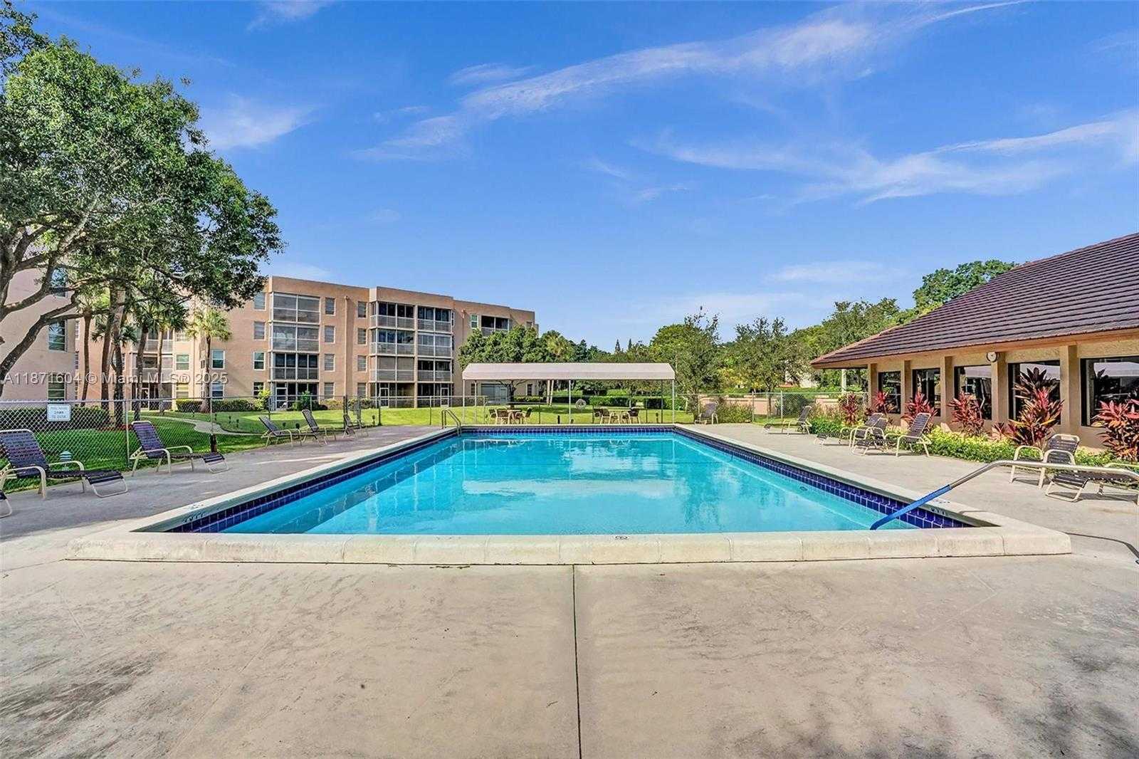 Small Image of 1900 SABAL PALM DR #201, Davie Number 43