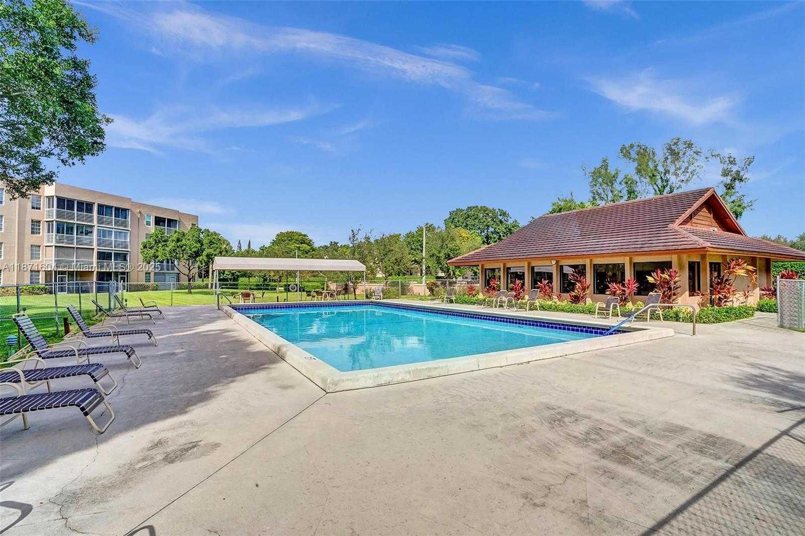 Small Image of 1900 SABAL PALM DR #201, Davie Number 44