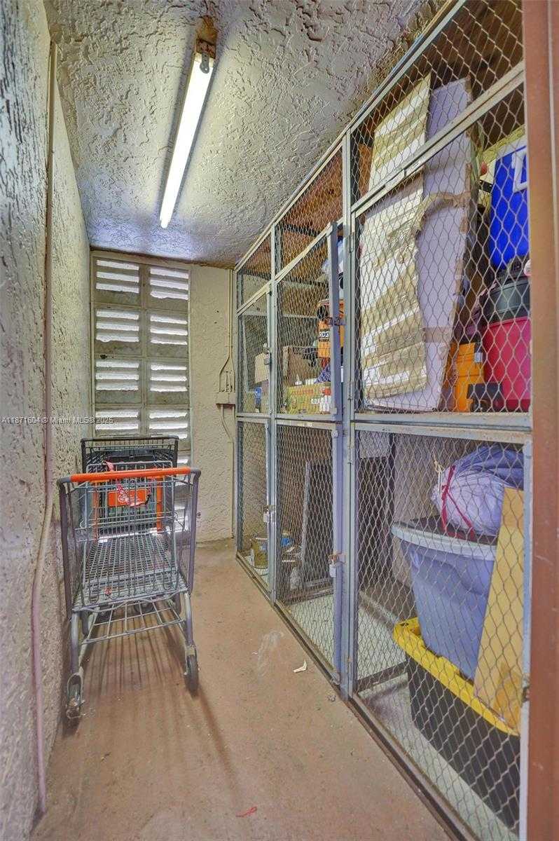 Small Image of 1900 SABAL PALM DR #201, Davie Number 47