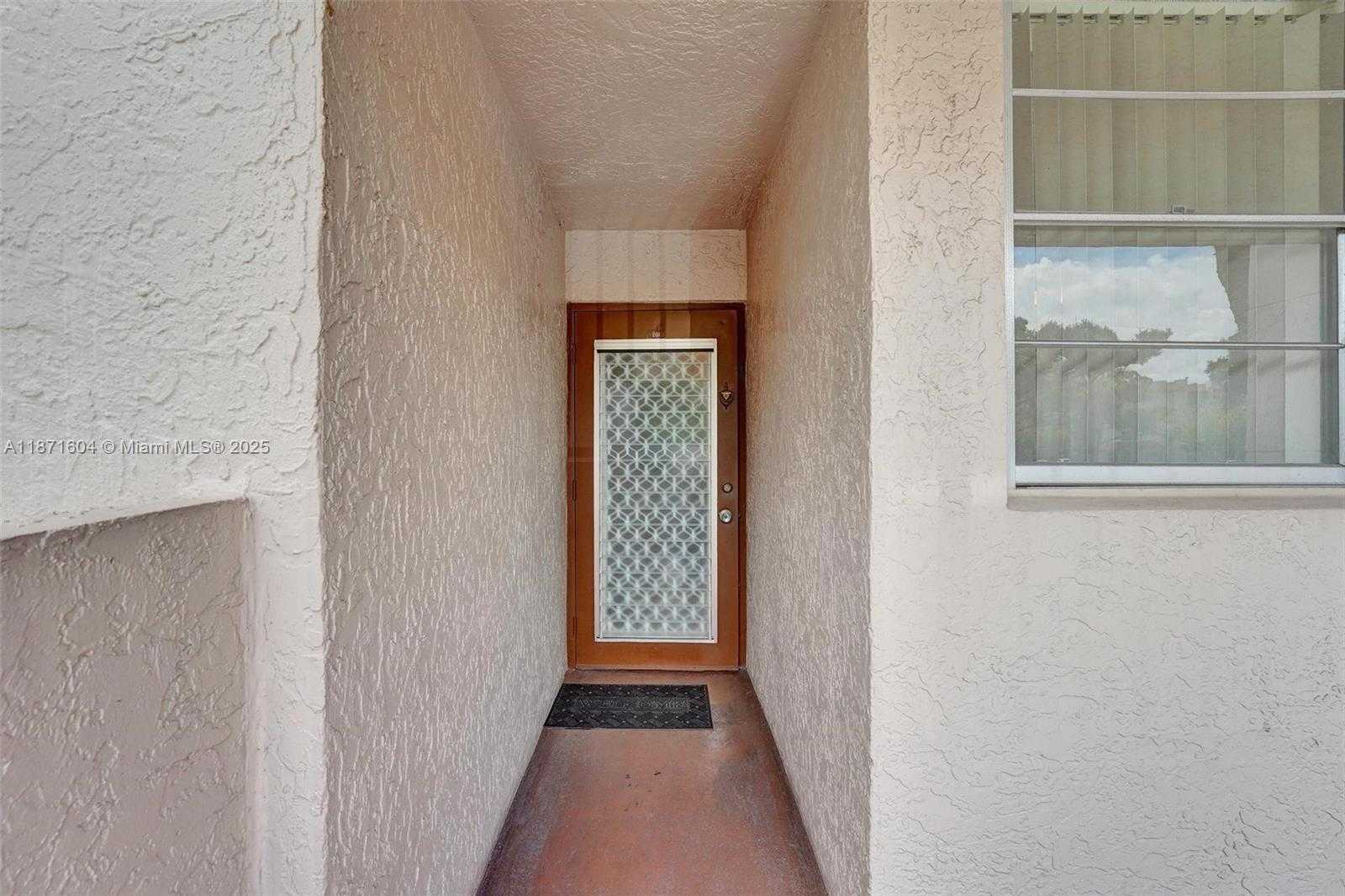 Small Image of 1900 SABAL PALM DR #201, Davie Number 5