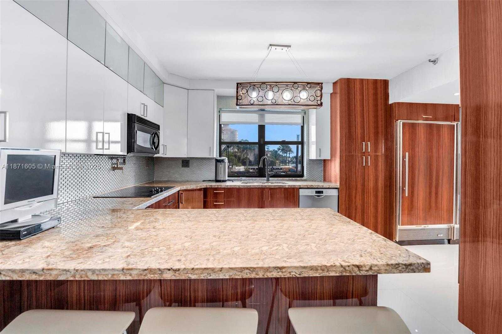 Small Image of 19707 TURNBERRY WAY #TH-6, Aventura Number 10