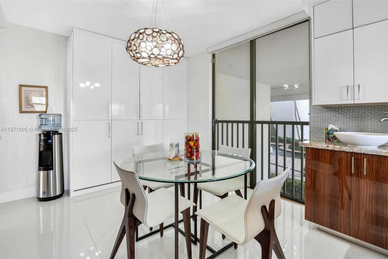Small Image of 19707 TURNBERRY WAY #TH-6, Aventura Number 14