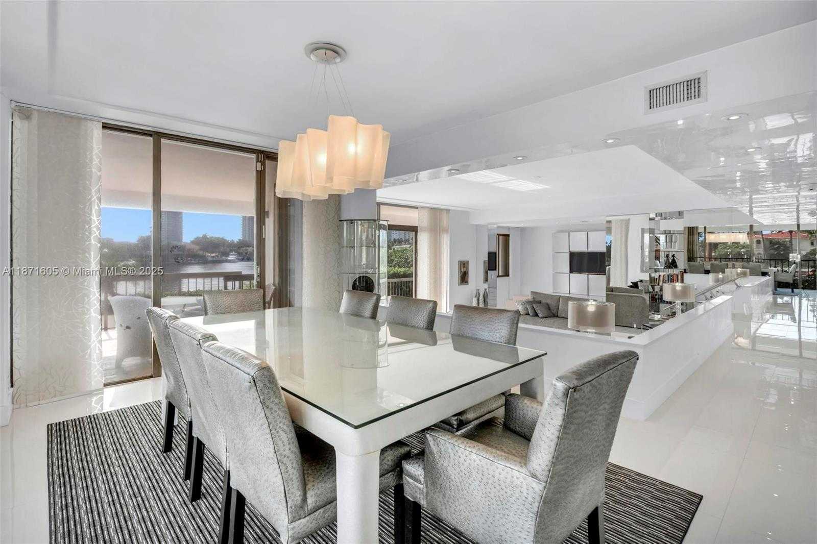 Small Image of 19707 TURNBERRY WAY #TH-6, Aventura Number 15