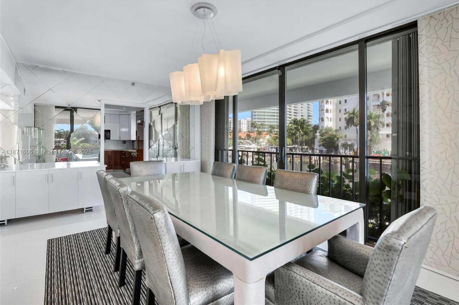 Small Image of 19707 TURNBERRY WAY #TH-6, Aventura Number 16