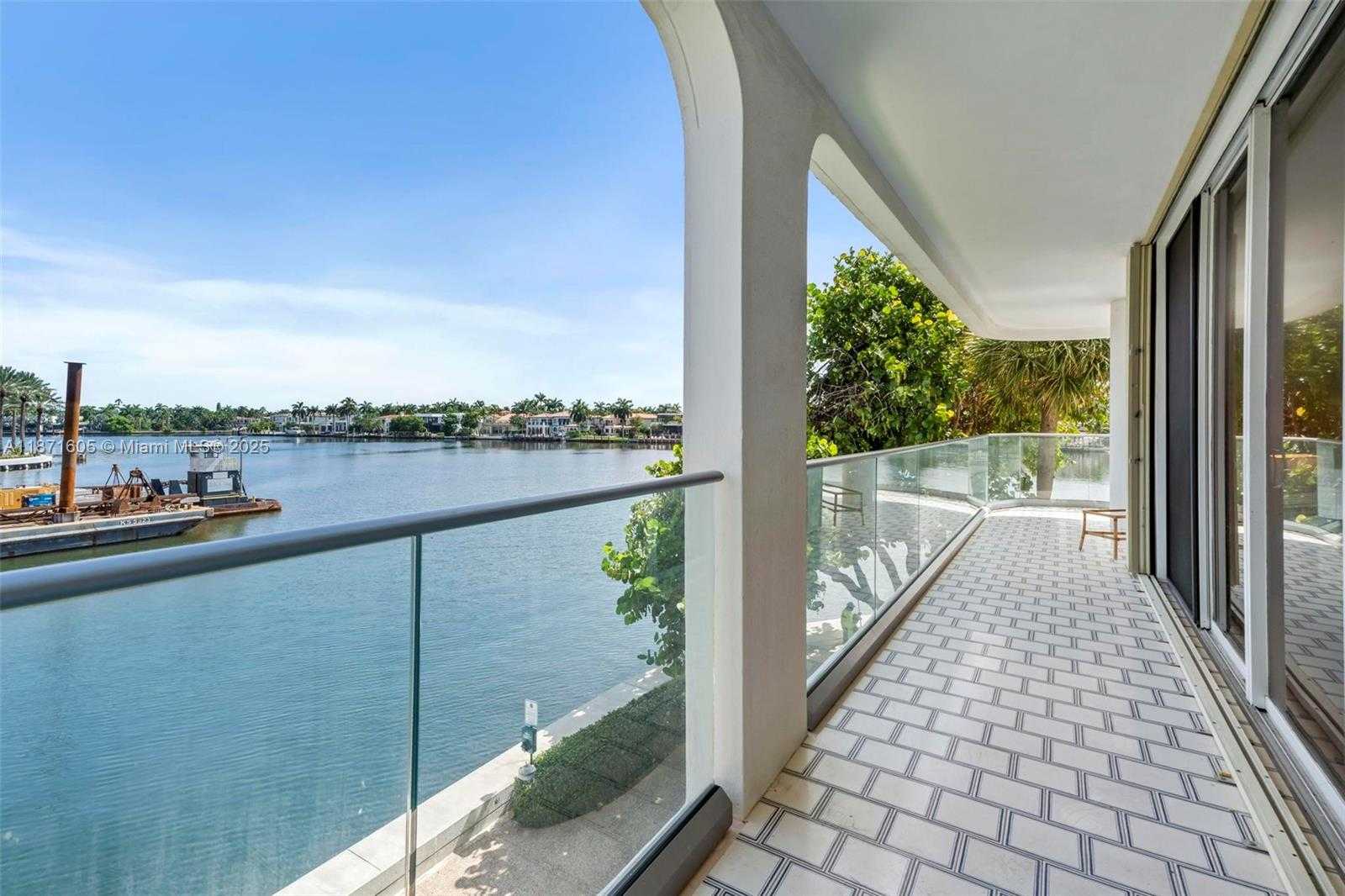 Small Image of 19707 TURNBERRY WAY #TH-6, Aventura Number 19