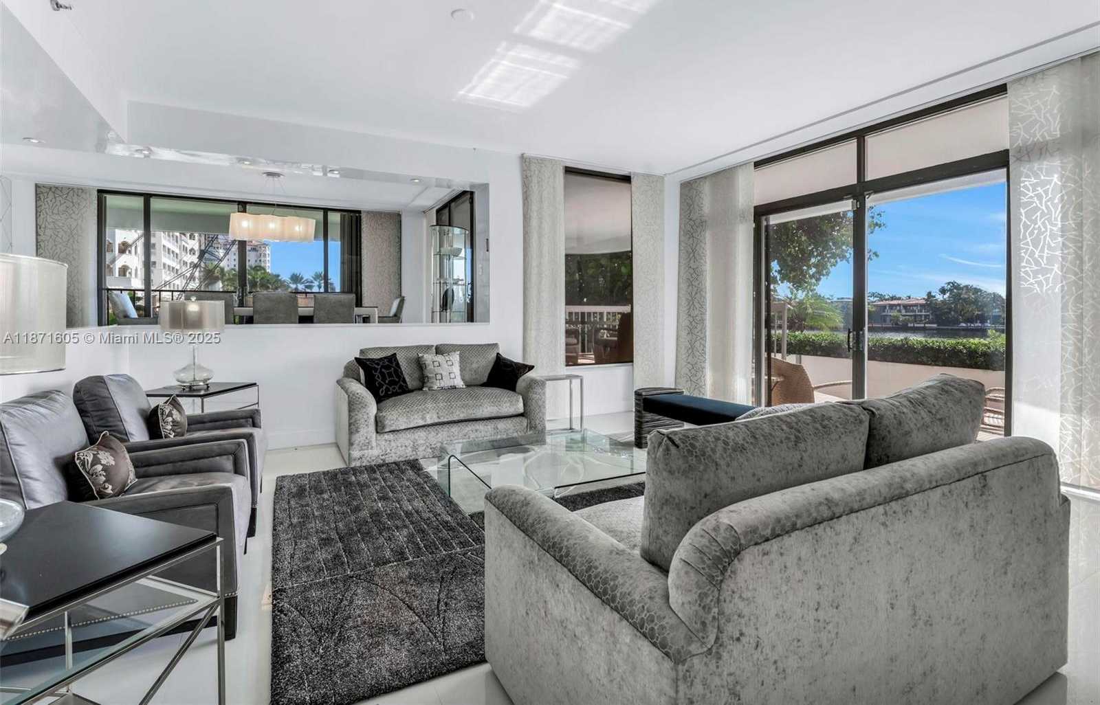 Small Image of 19707 TURNBERRY WAY #TH-6, Aventura Number 2