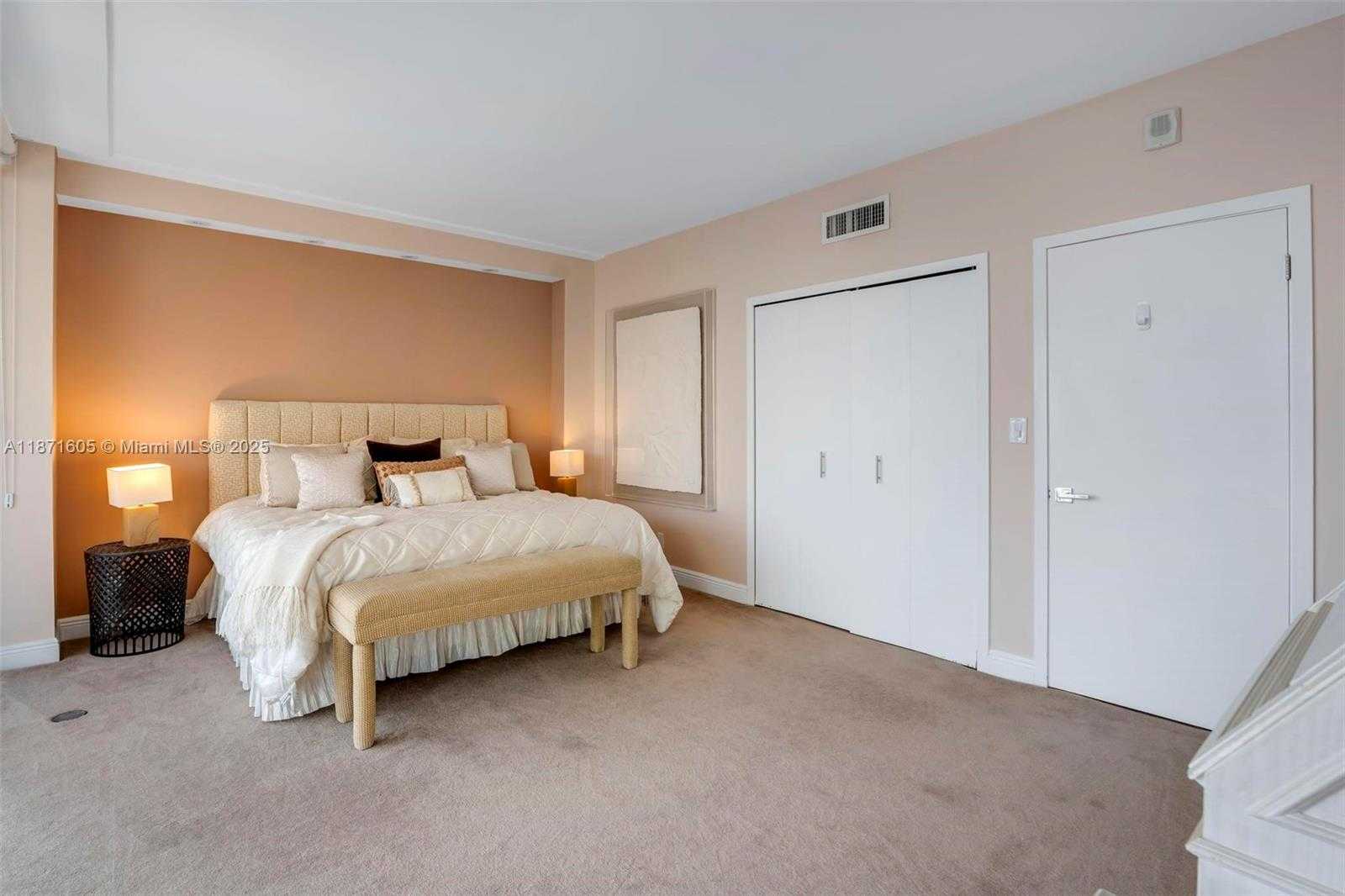 Small Image of 19707 TURNBERRY WAY #TH-6, Aventura Number 21