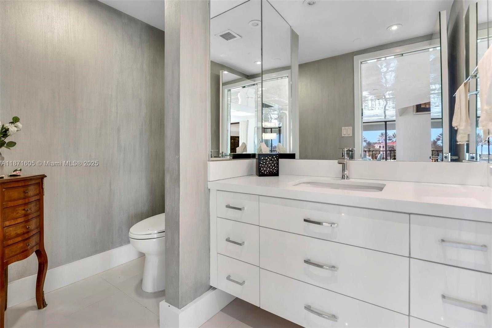 Small Image of 19707 TURNBERRY WAY #TH-6, Aventura Number 23