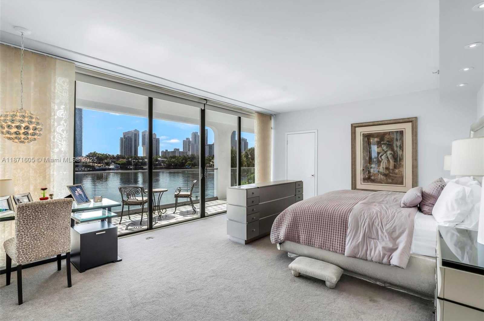 Small Image of 19707 TURNBERRY WAY #TH-6, Aventura Number 27