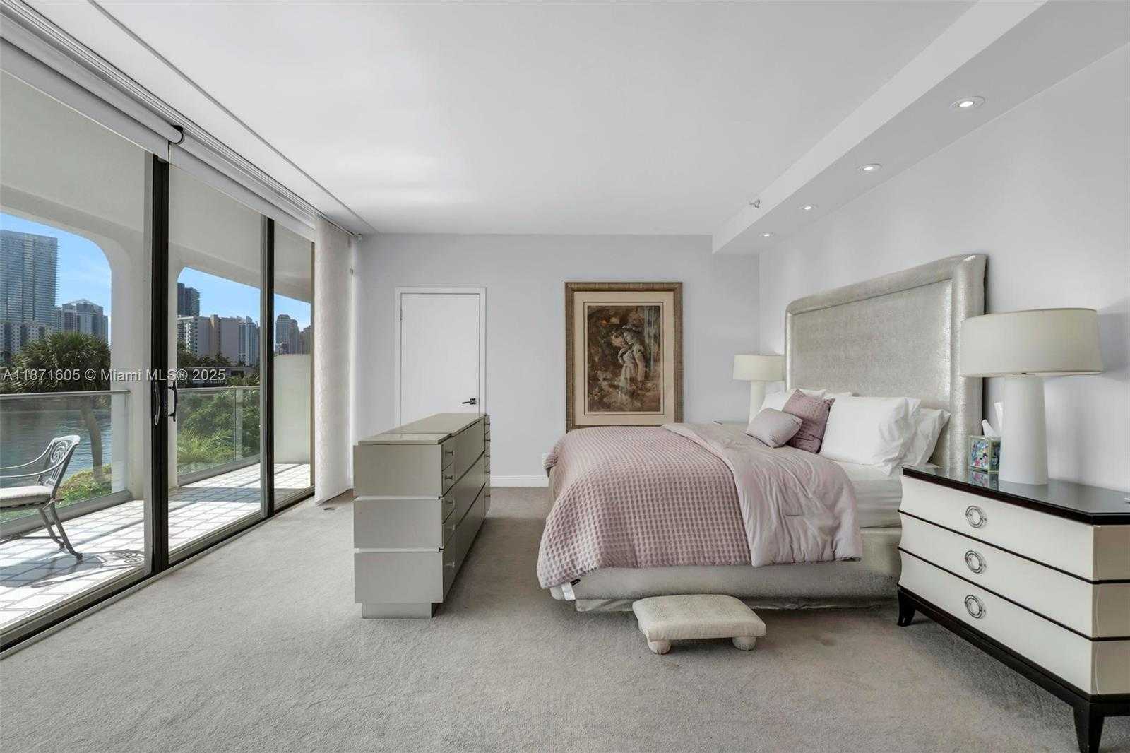 Small Image of 19707 TURNBERRY WAY #TH-6, Aventura Number 29