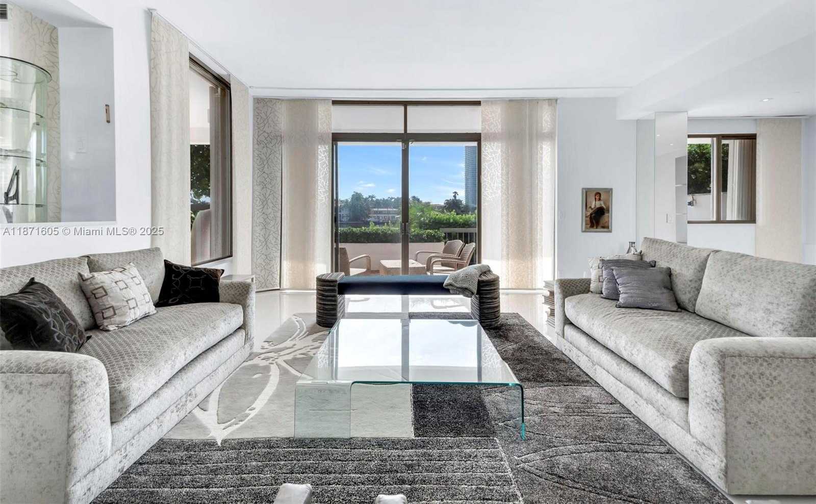 Small Image of 19707 TURNBERRY WAY #TH-6, Aventura Number 3