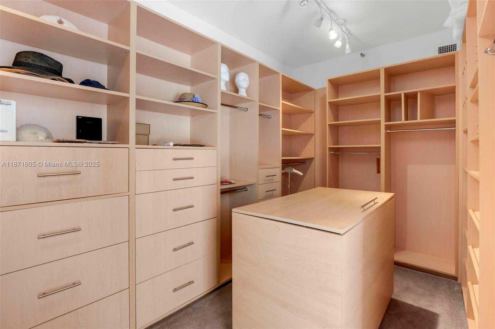 Small Image of 19707 TURNBERRY WAY #TH-6, Aventura Number 34