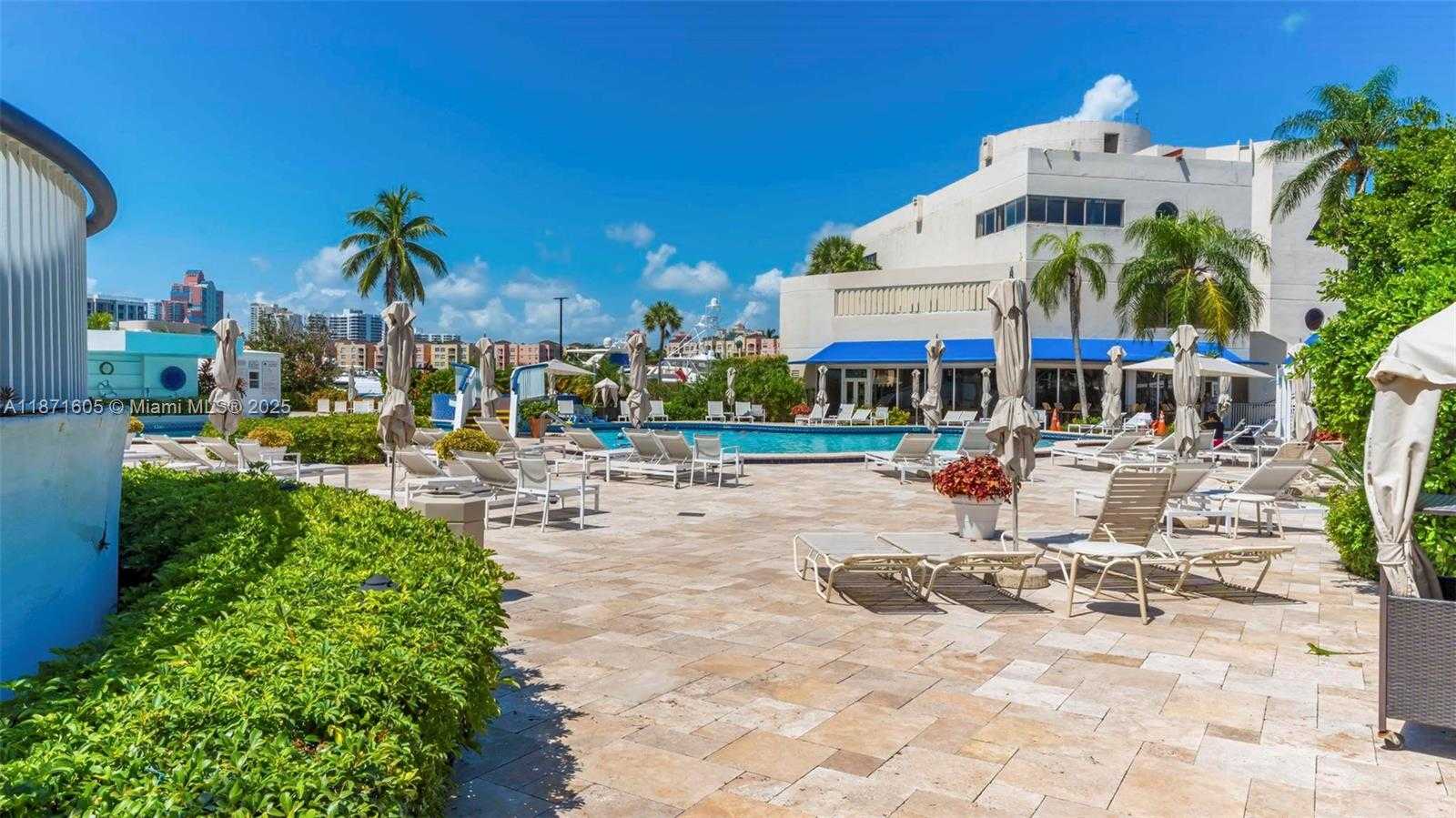 Small Image of 19707 TURNBERRY WAY #TH-6, Aventura Number 36