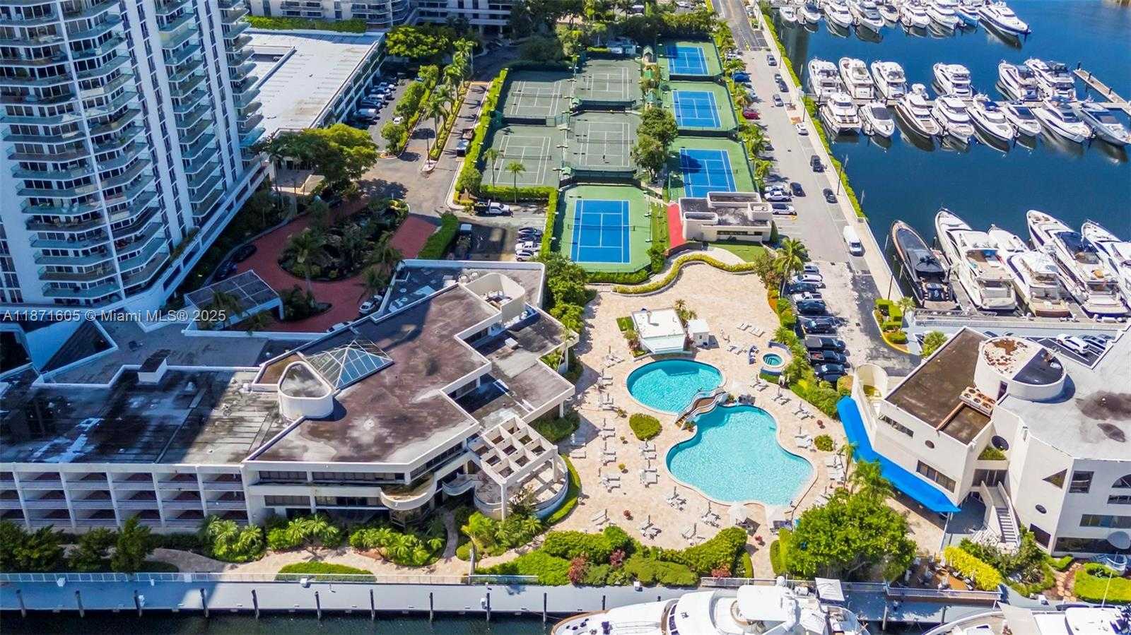 Small Image of 19707 TURNBERRY WAY #TH-6, Aventura Number 37
