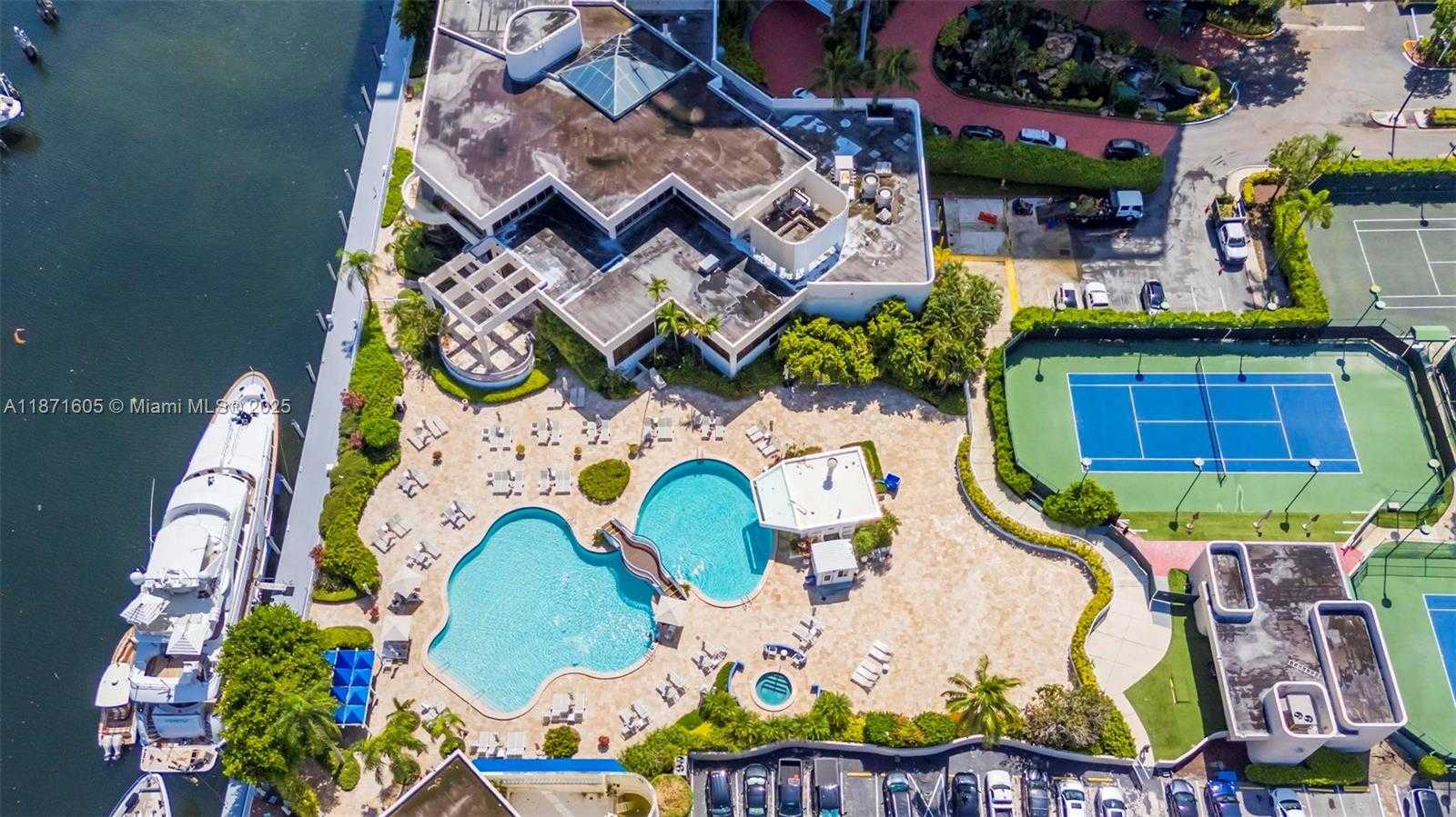 Small Image of 19707 TURNBERRY WAY #TH-6, Aventura Number 38