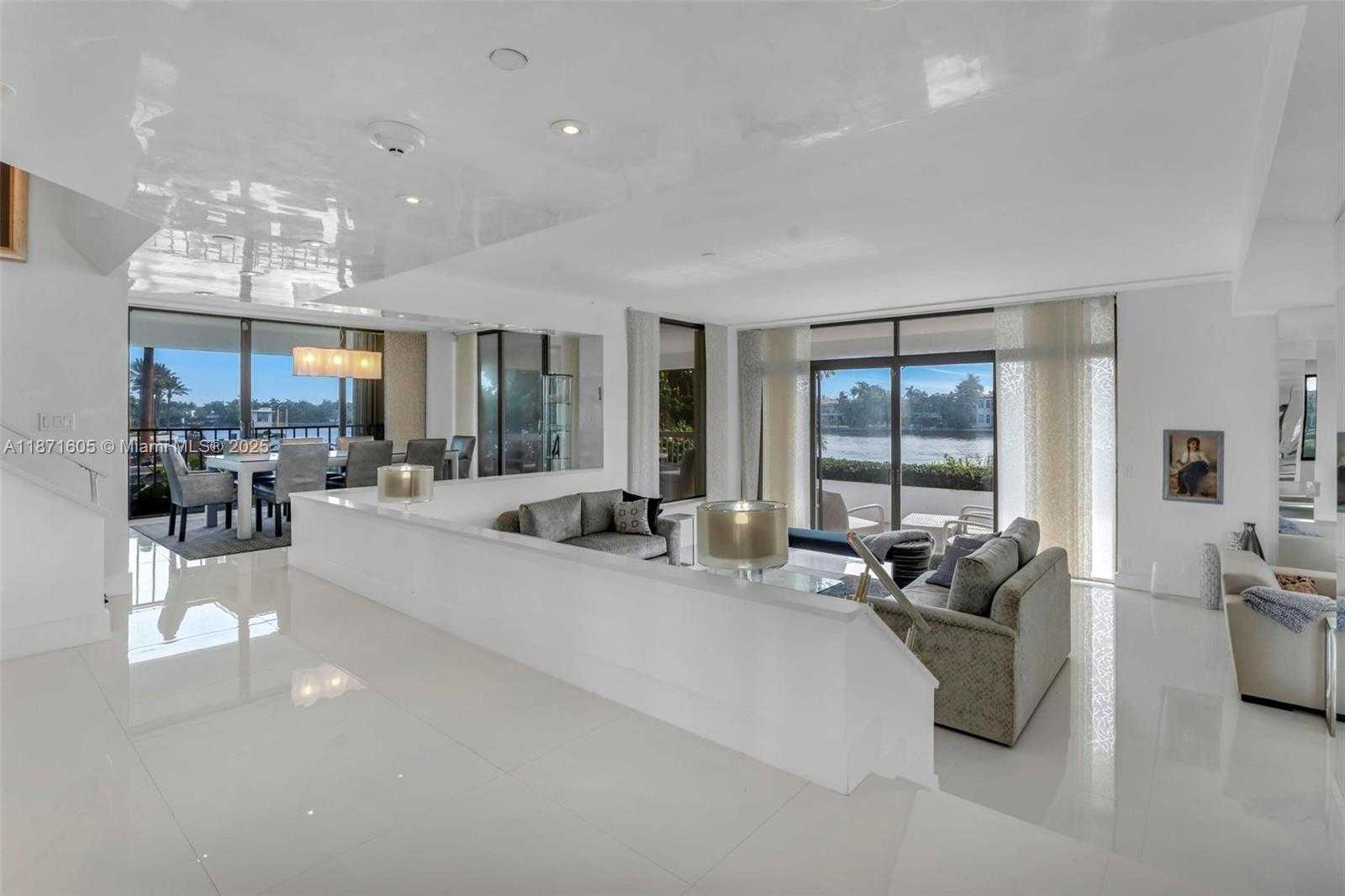 Small Image of 19707 TURNBERRY WAY #TH-6, Aventura Number 4