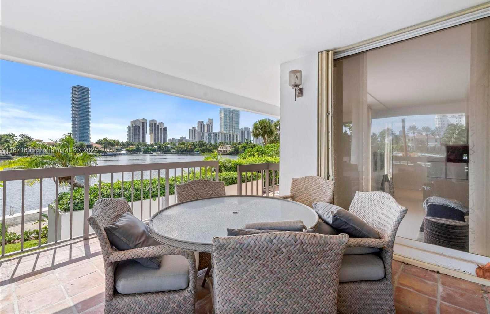 Small Image of 19707 TURNBERRY WAY #TH-6, Aventura Number 42