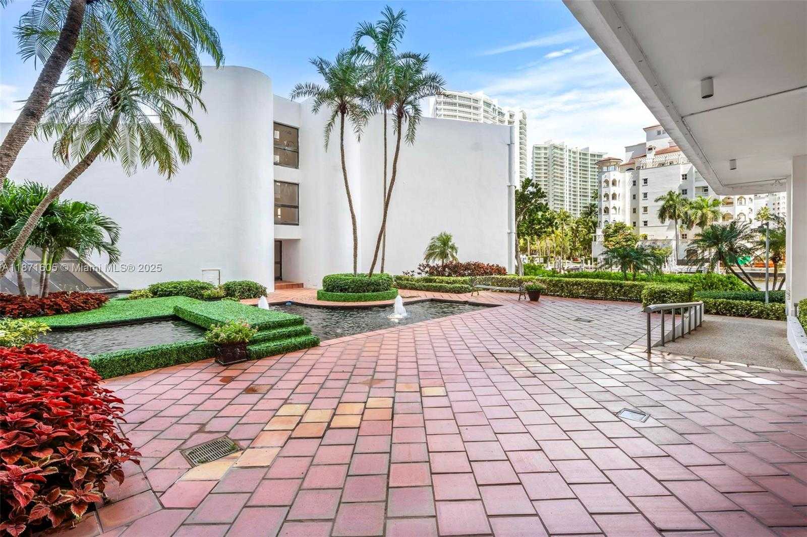 Small Image of 19707 TURNBERRY WAY #TH-6, Aventura Number 49