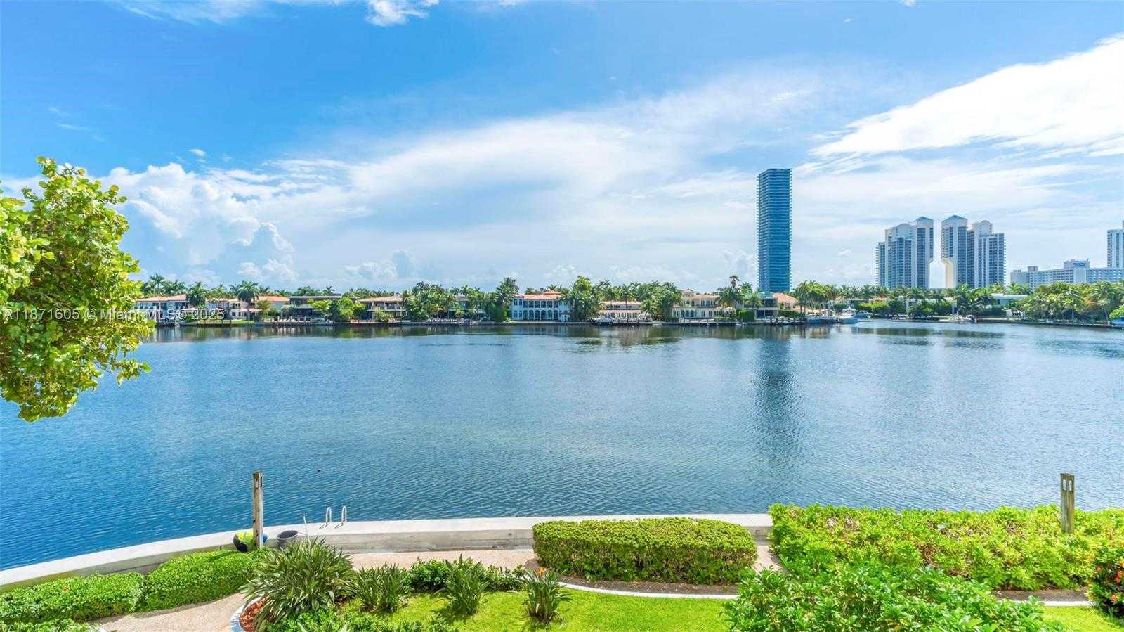 Small Image of 19707 TURNBERRY WAY #TH-6, Aventura Number 57