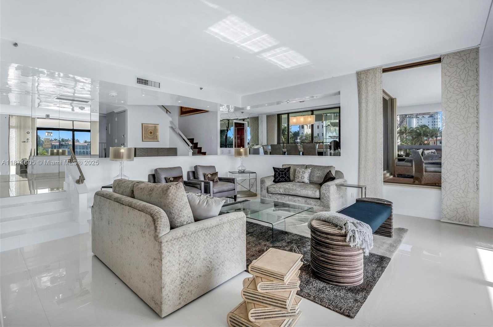 Small Image of 19707 TURNBERRY WAY #TH-6, Aventura Number 6