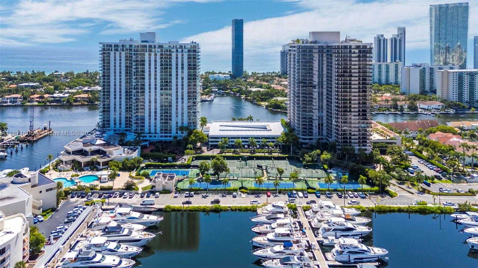 Small Image of 19707 TURNBERRY WAY #TH-6, Aventura Number 65